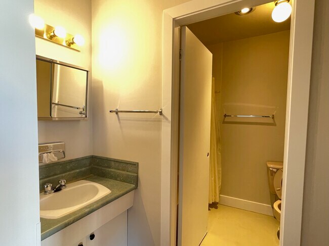 Photo - 1500 Dogwood St