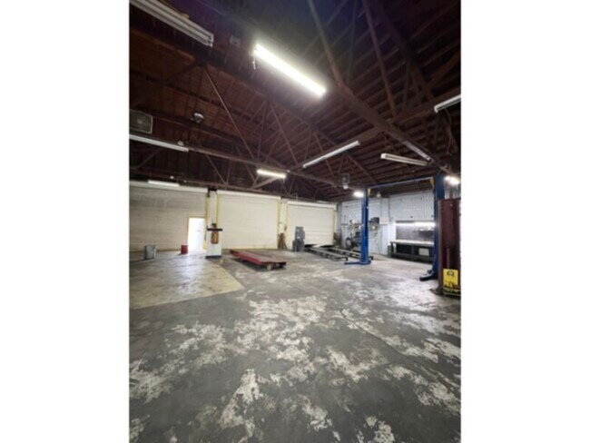Photo - Automotive Commercial Warehouse for Lease