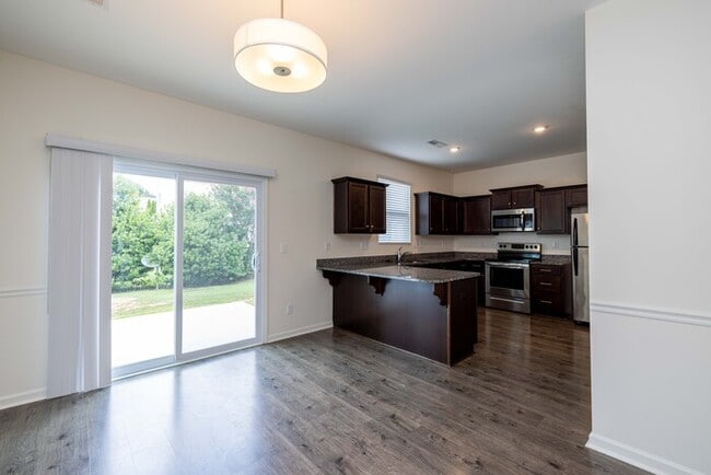 Photo - 3BD/2.5BTH Townhome North Western School District - SPRING SPECIAL