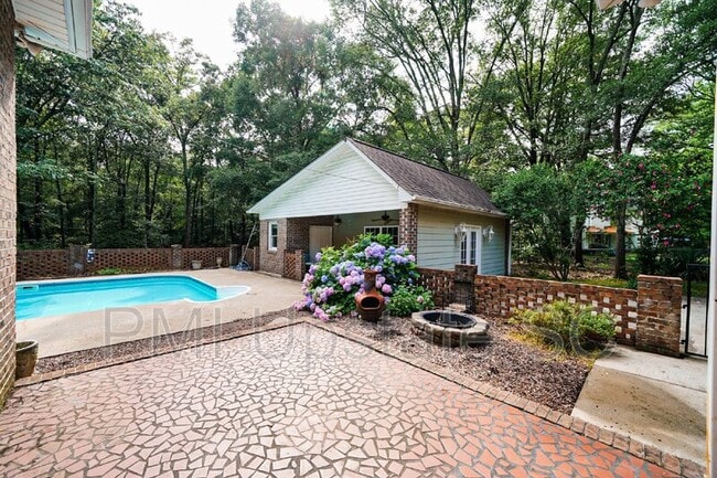 Photo - 165 Battleground Rd