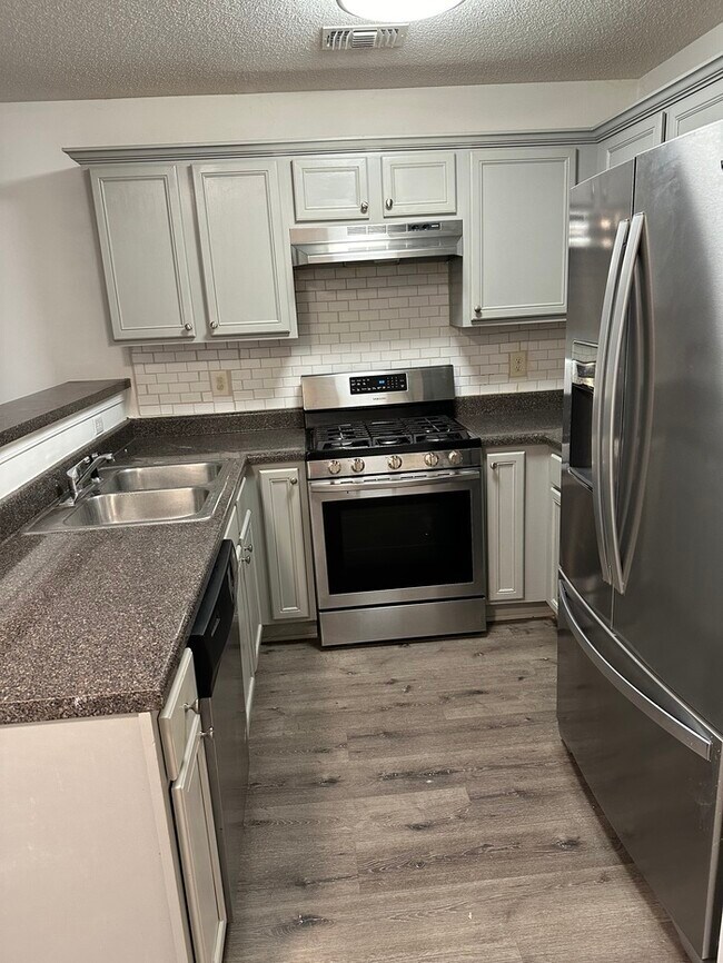Photo - 105 Crestfield Cir