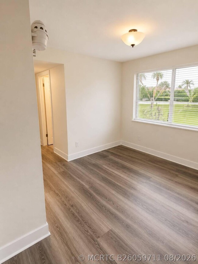700 Nottingham Cir Unit E