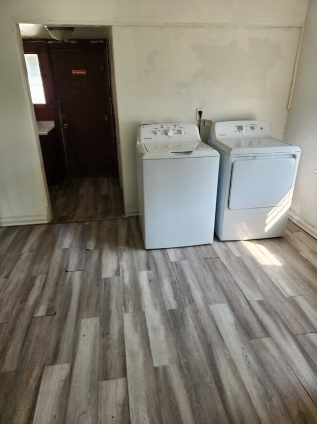Photo - 208 E 8th St