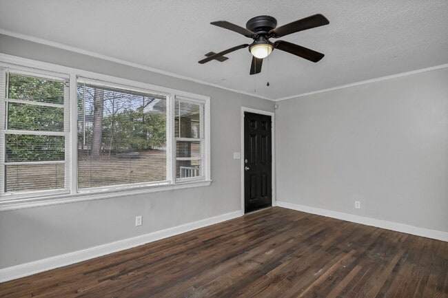 Photo - Cozy 2 Bedroom Home with Large Yard | Move-In Ready Unit B