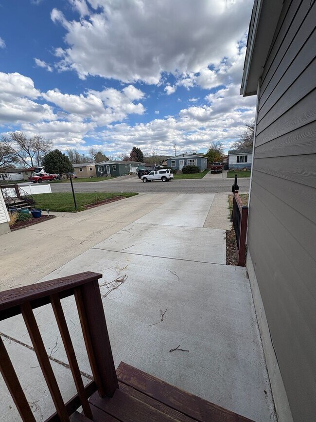 Photo - Spacious 4 Bedroom Home *Pet Friendly*