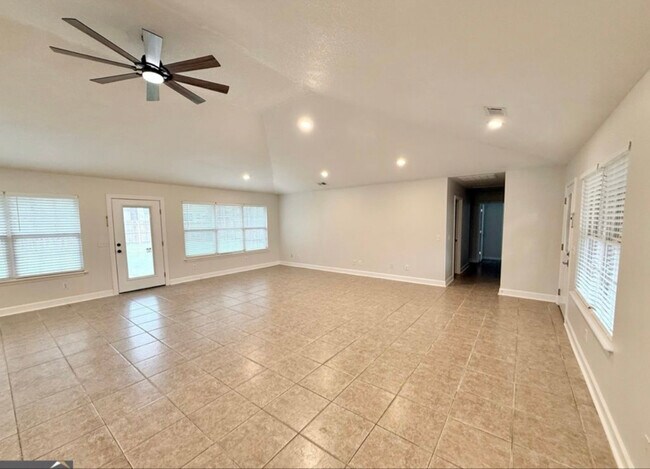 Photo - 206 Willow Dr