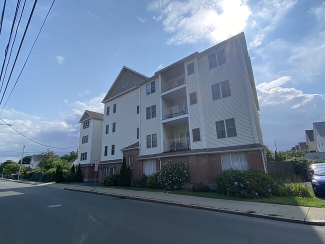 Building Photo - 51 Pearl St Unit 206