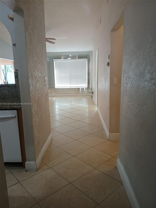 Photo - 5550 Lakewood Cir S