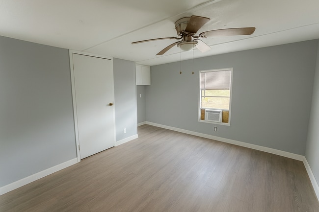 Photo - Cozy 2 Bedroom Mobile Home - Northside Com... Unit 07