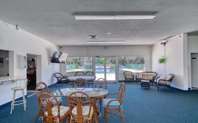 Photo - 840 Center Ave