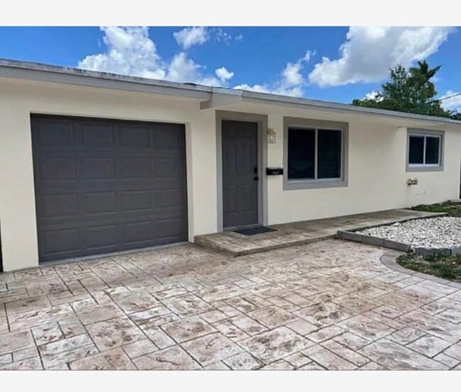 Building Photo - 9417 SW 52nd St