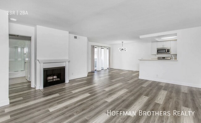 Photo - 1533 N Martel Ave Unit 205