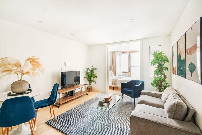 Building Photo - 244 E 75th St Rental
