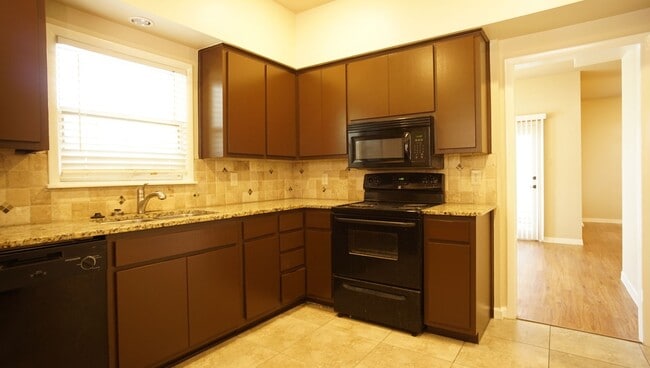Photo - 3/2 Condo in Quiet North Campus Unidad 101