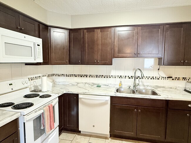 Photo - 360 Tecumseh Rd W Unit 302