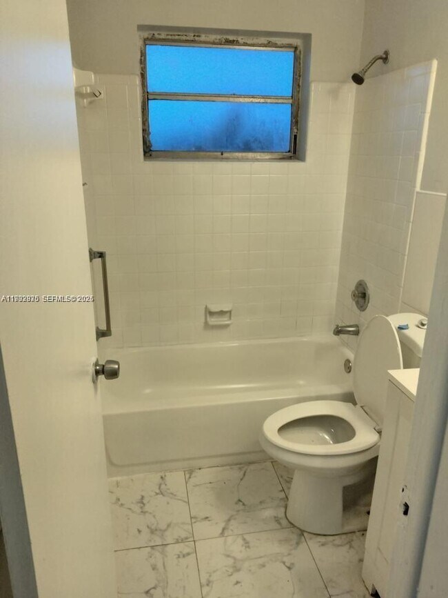 Photo - 826 SW 5th Ct Unidad 1