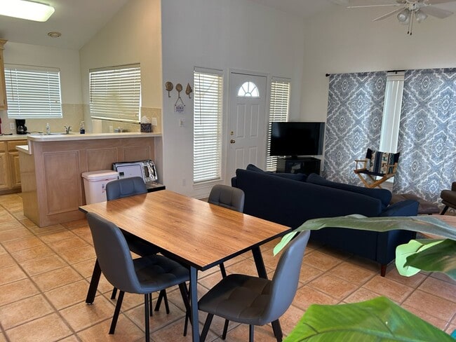 Photo - 415 Sun Dial Cir