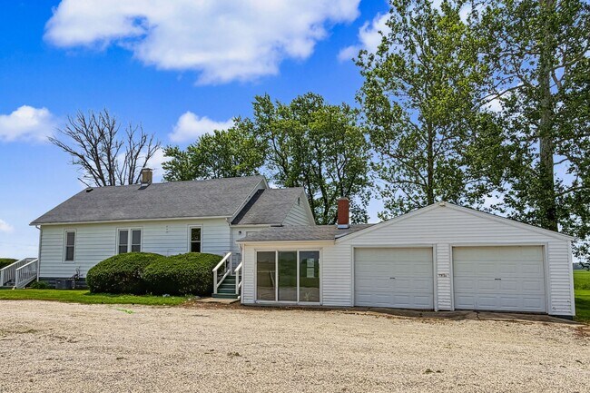 Photo - 3 Bedroom, 1 Bathroom Rural Home for Rent – Farmer City, IL-INTERIOR PHOTOS COMING SOON!