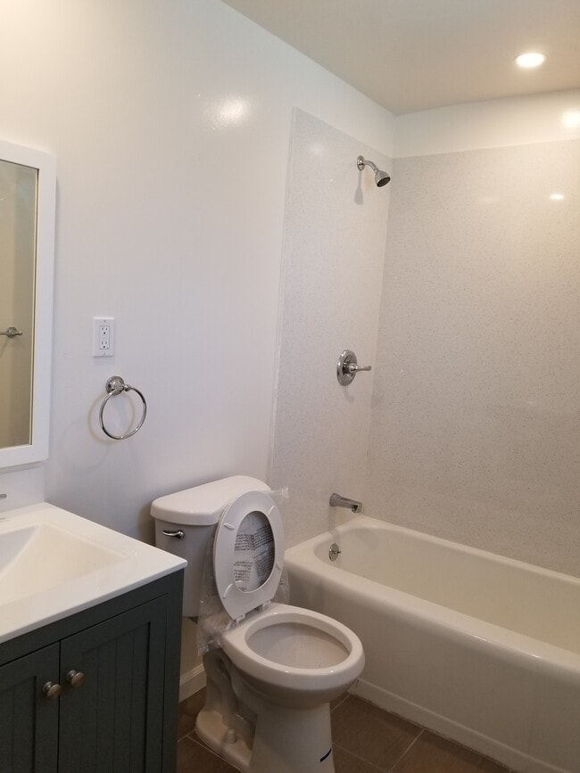 Bathroom - 254 Abbot Ave Unit Apt