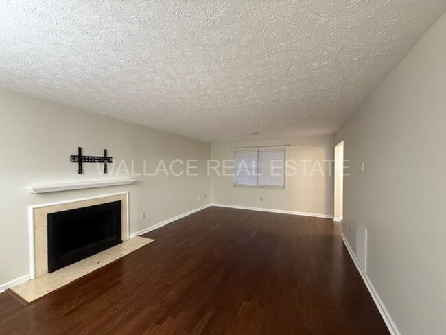 Photo - LOVELY 3 BEDROOM, 2.5 BATHROOM HOME IN ROCKY HILL AREA!!