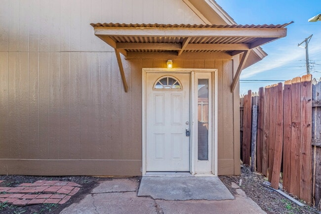 Photo - Large Efficiency w/ Loft, Minutes from TTU & Medical District