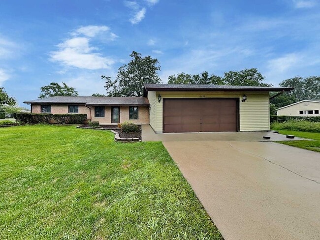 Building Photo - 16400 Sherwood Dr Rental