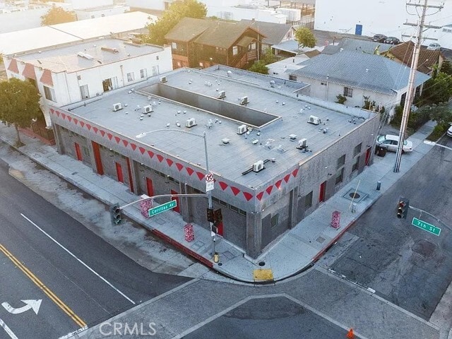 Building Photo - 1104 E 7th St