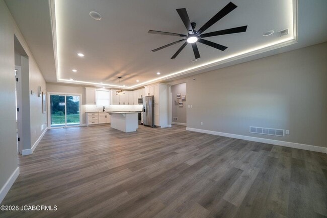 726 Vine Dr