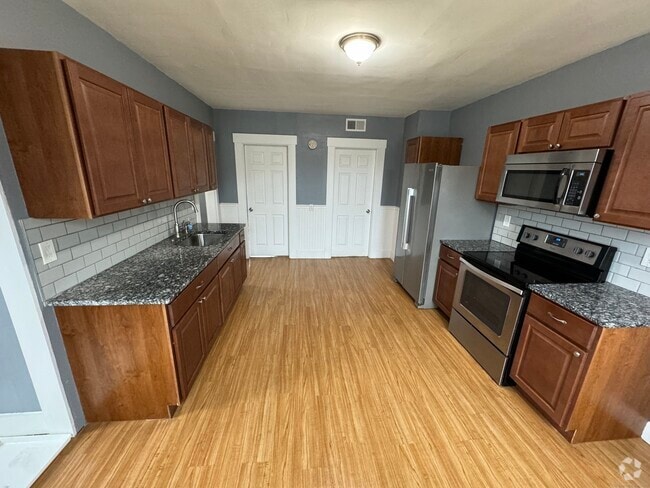 Building Photo - 11 Columbia St Unit 2nd Floor Rental