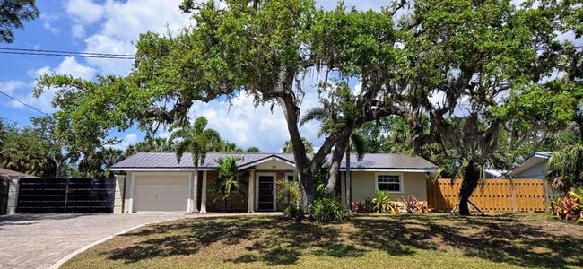 Photo - 2115 Alvarado Ln
