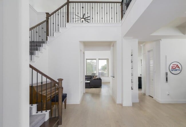 Photo - 2302 Royal Dove Ln