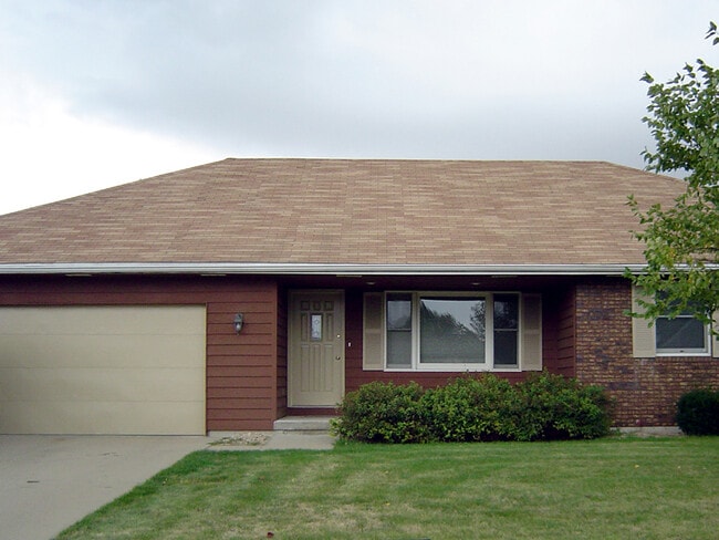 Photo - 1102 S Garden Ct House
