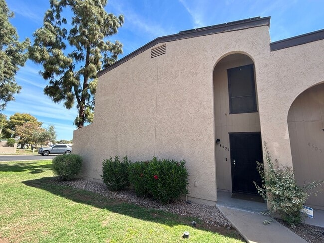 Building Photo - 4501 W Continental Dr