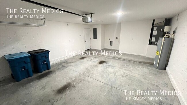 Photo - 182 Hillock Ave NW