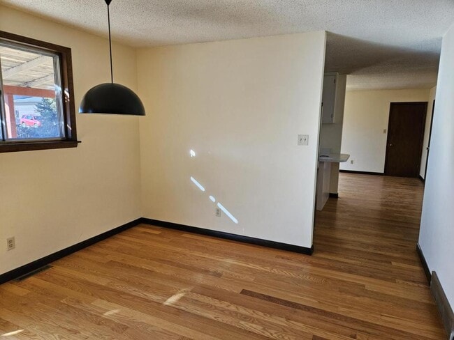 Photo - 2425 Emery St