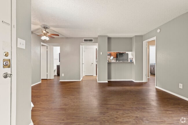 2HAB, 2BA - 905SF (B1) - Sala de estar - Stoneleigh Place Apartamentos