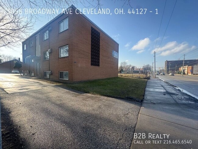 Building Photo - 5058 Broadway Ave Unit 1