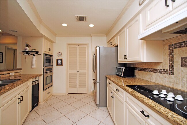 Photo - 14690 Perthshire Rd Unit C