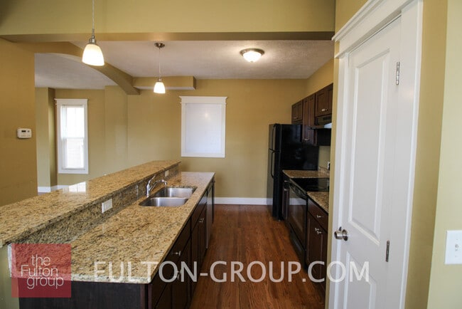 Photo - 1056 Fulton St W