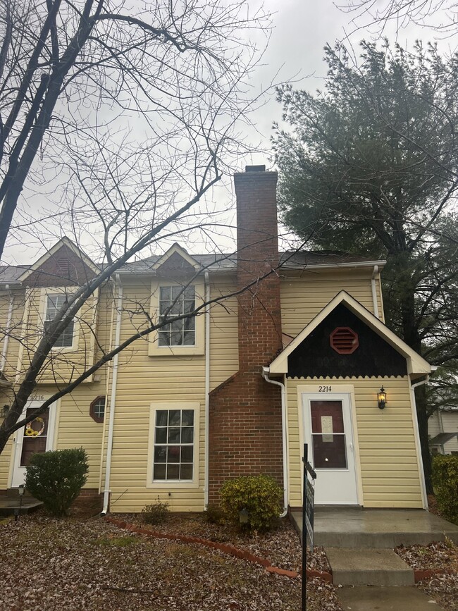 Charming End-Unit Townhome for Rent - 2 Be... - Charming End-Unit Townhome for Rent - 2 Be...