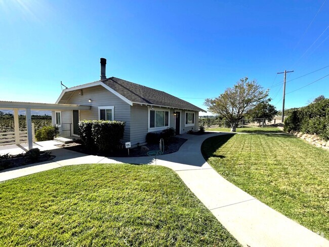 Building Photo - Santa Paula Ranch Home- 2 Bedroom w/Den