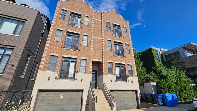 Building Photo - 509 N Hartland Ct Unit 1S