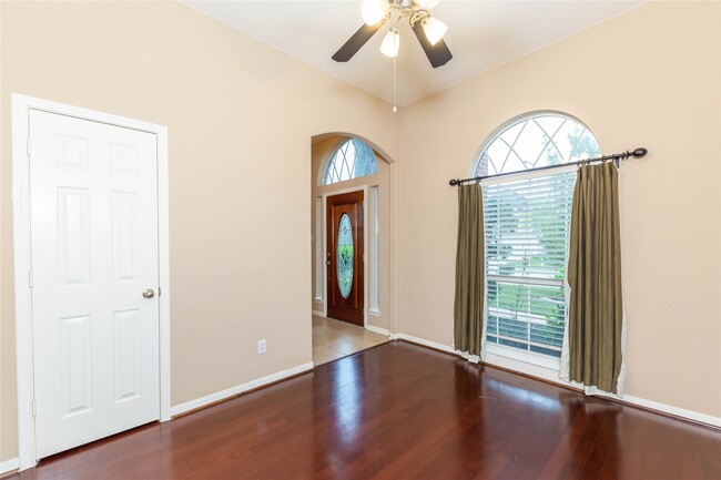 Photo - 2201 Signal Hill Dr