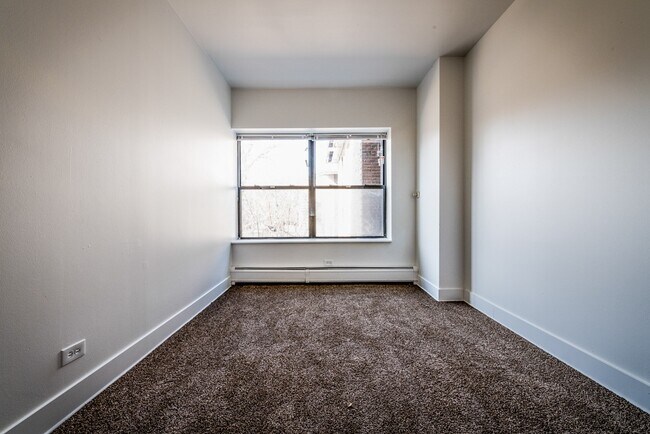 Photo - 136 E 155th ST