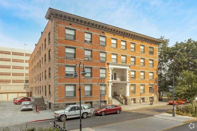 The Westlyn - The Westlyn Apartments