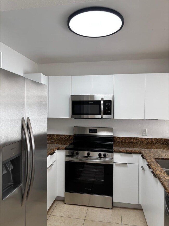 Photo - 1515 Lake Crystal Dr Unit B