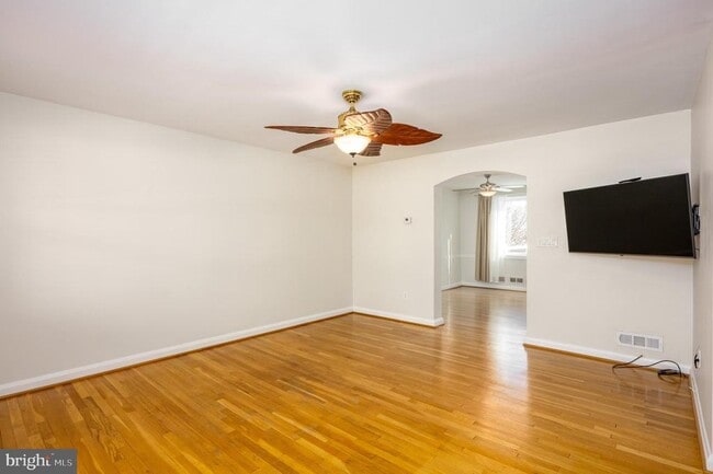 Photo - 427 Westham Way