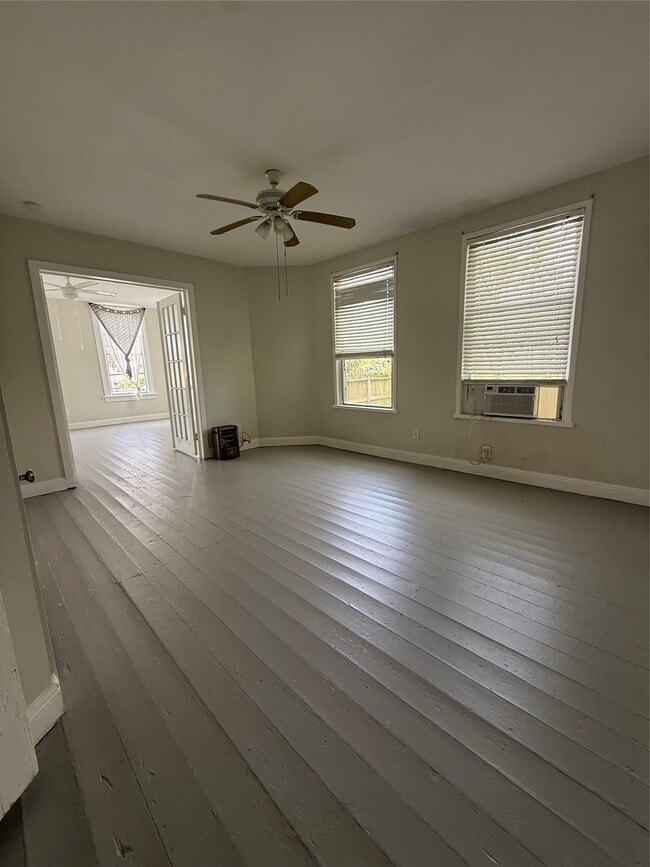 Photo - 2121 Avenue K