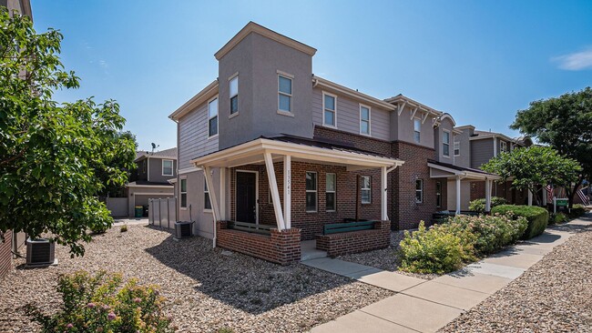 Charming 3BR/2.5BA Townhome with Attached ... - Charming 3BR/2.5BA Townhome with Attached ...