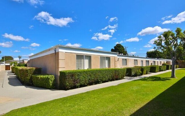 Townhome 2 bed 1.5 Bath in Anaheim